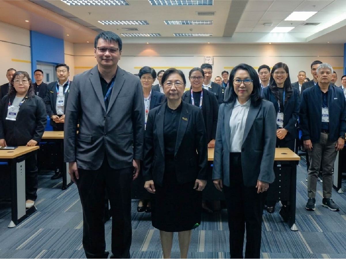ภาพหมู่ผู้ร่วมงาน สวทช. เสริมศักยภาพผู้นำดิจิทัลภาครัฐ GCIO รุ่น 33 เรียนรู้ AI และซูเปอร์คอมพิวเตอร์
