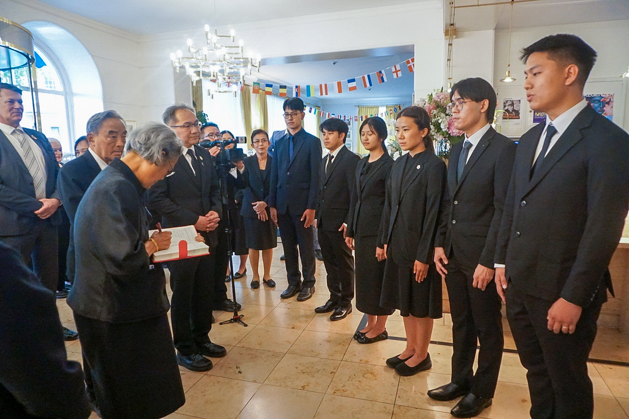 ภาพสมเด็จพระกนิษฐาธิราชเจ้า กรมสมเด็จพระเทพรัตนราชสุดา ฯ สยามบรมราชกุมารี
เสด็จฯ เข้าร่วมพิธีเปิดการประชุมผู้ได้รับรางวัลโนเบล ครั้งที่ 75 สหสาขาวิชา
(Interdisciplinary Sciences) ณ เมืองลินเดา สหพันธ์สาธารณรัฐเยอรมนี