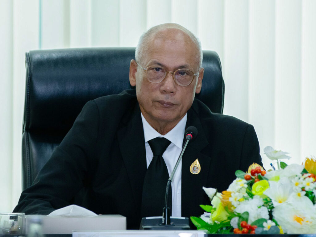 ร้อยตำรวจเอกฉลอง ทองนะ รองประธานคณะกรรมาธิการการทหารและความมั่นคงของรัฐ วุฒิสภา คนที่ 1