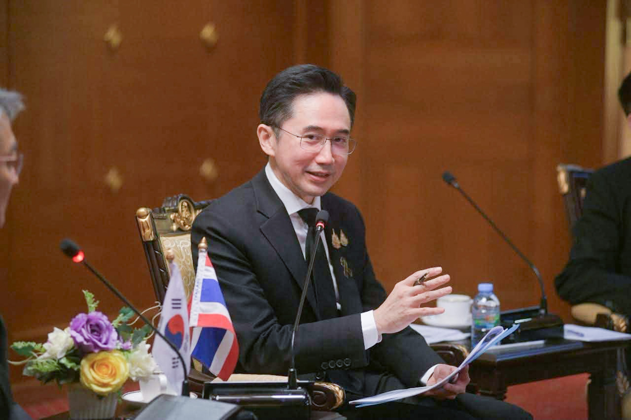 ภาพ ศ. ดร.ยศชนัน วงศ์สวัสดิ์ รองนายกรัฐมนตรี และรัฐมนตรีว่าการกระทรวงการอุดมศึกษา วิทยาศาสตร์ วิจัยและนวัตกรรม (อว.) 