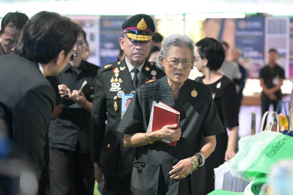 กรมสมเด็จพระเทพฯ ทรงเยี่ยมชมนิทรรศการและการดำเนินงานโครงการพระราชทาน จ.สุรินทร์