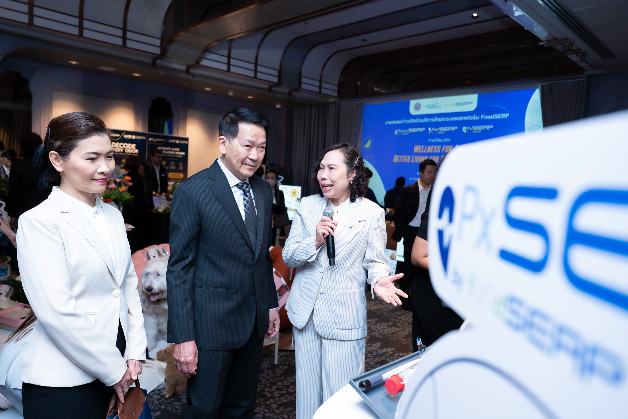 ภาพการจัดแสดงและจำหน่ายนวัตกรรมผลิตภัณฑ์สุขภาพชั้นนำ ซึ่งเกิดจากความร่วมมือระหว่างหน่วยงานพันธมิตร SMEs และ FoodSERP สวทช.