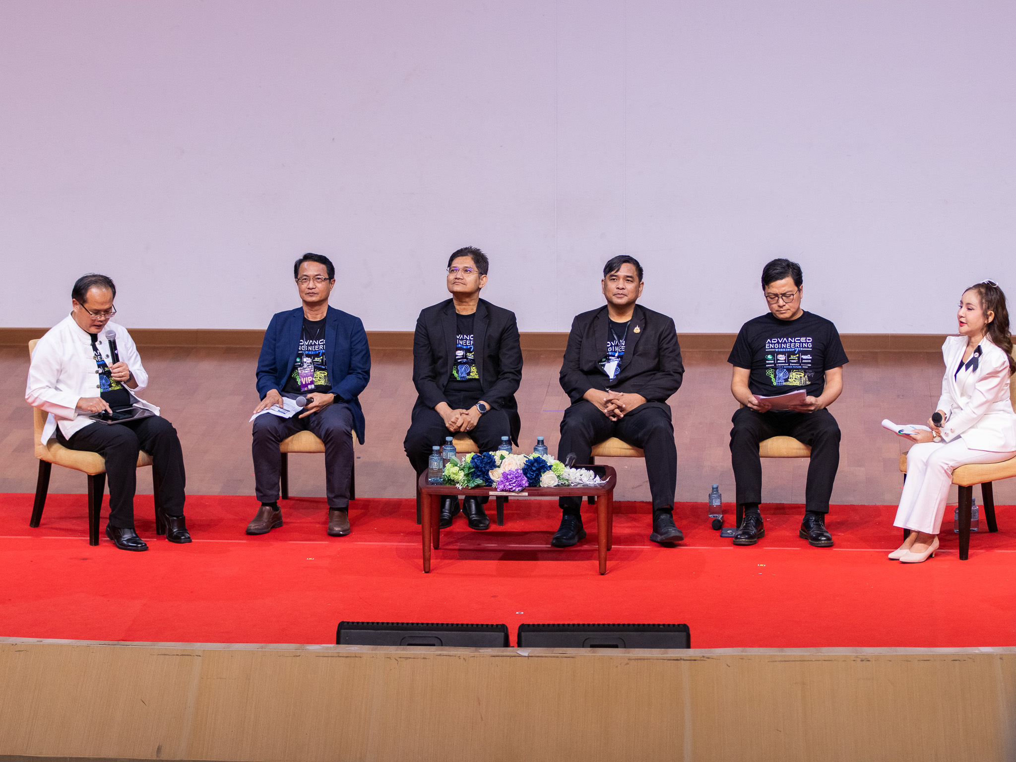 ภาพวิทยากรสัมมนาบนเวที