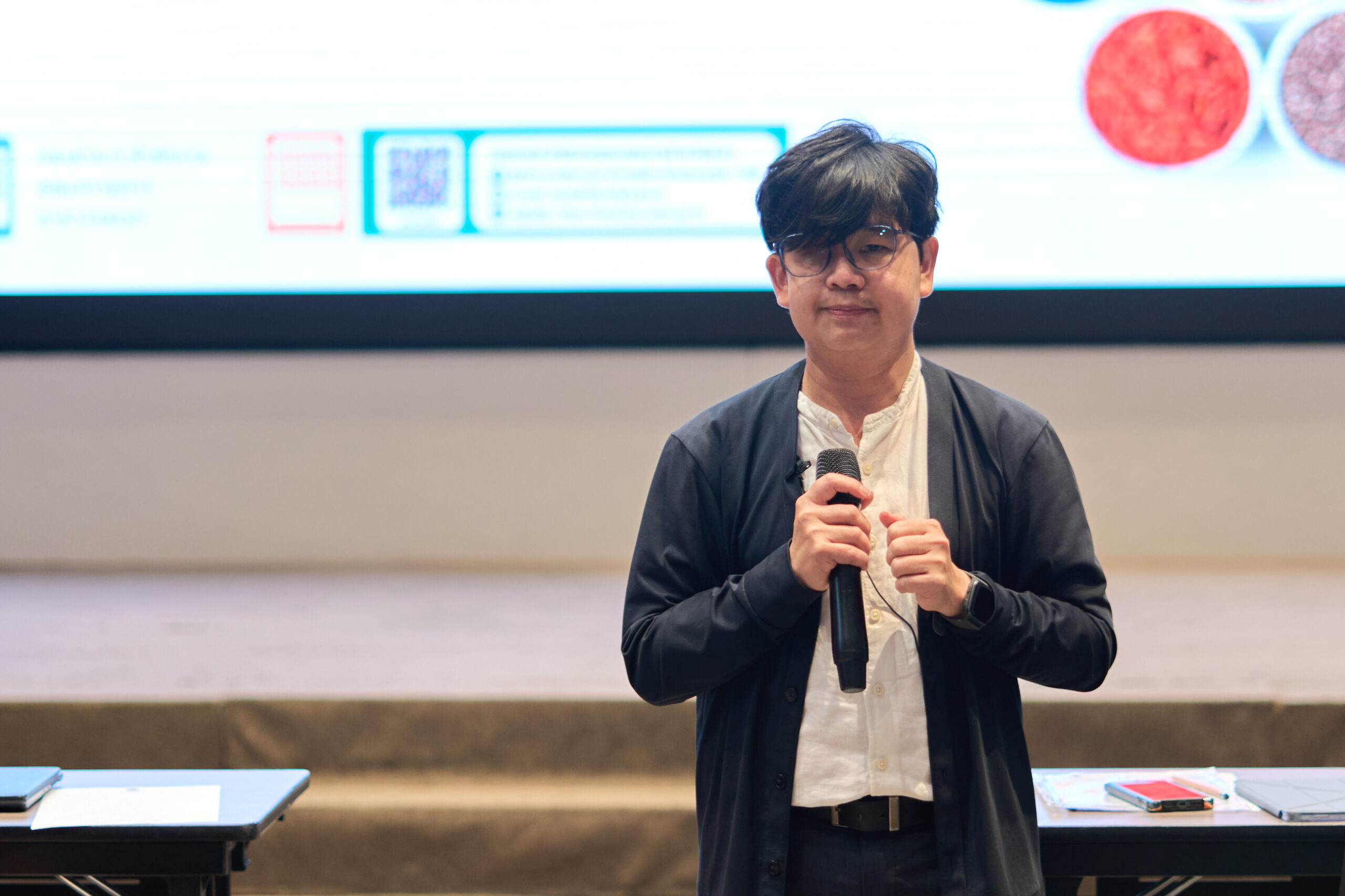 ภาพคุณชัยรัตน์ พึ่งเพียร นักวิชาการอาหารและยาชำนาญการ กองอาหาร สำนักงานคณะกรรมการอาหารและยา ให้เกียรติบรรยายเกี่ยวกับขั้นตอนการขออนุญาตผลิตภัณฑ์อาหาร