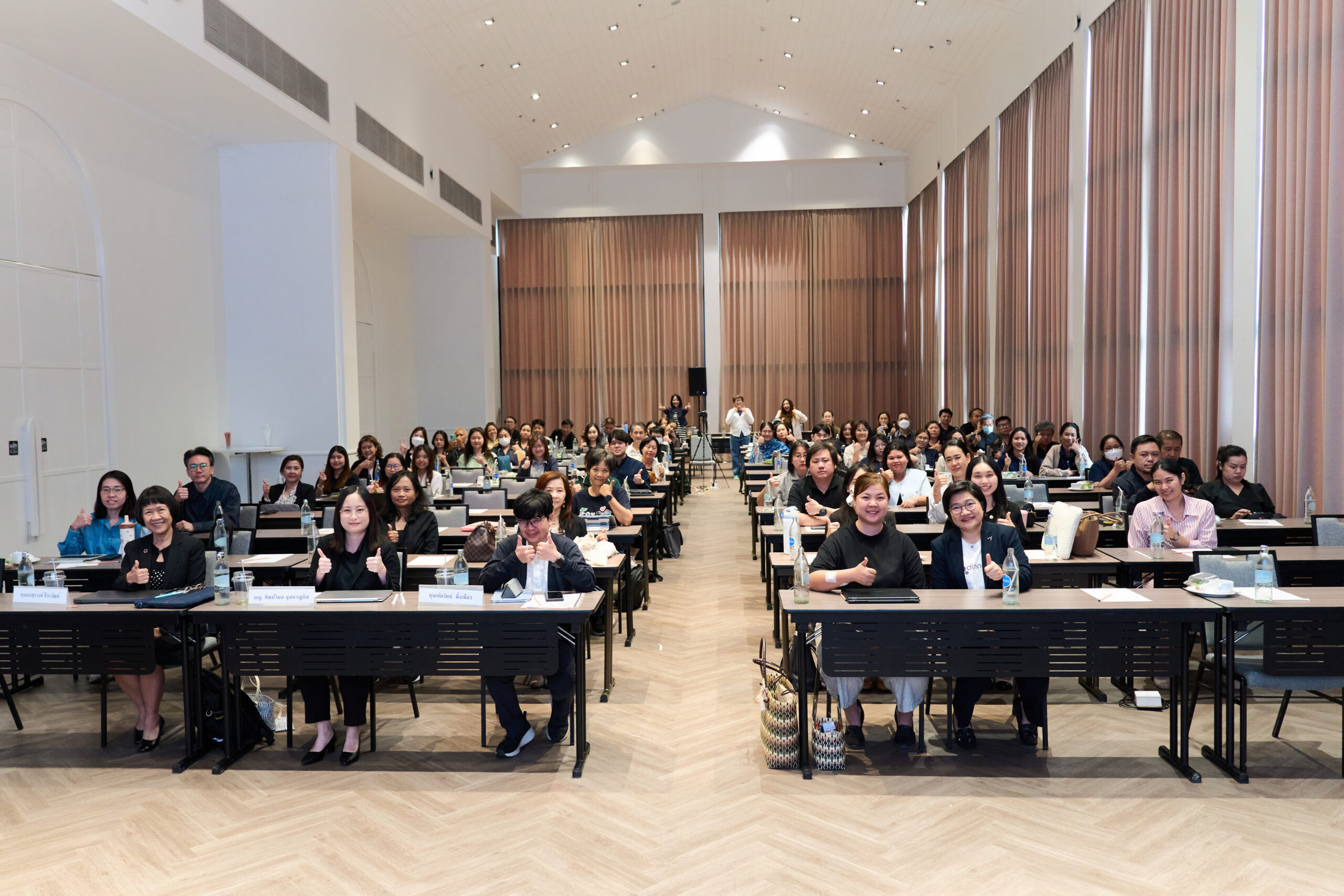 ภาพผู้ร่วมงาน Special Talks – ขั้นตอนการขออนุญาตผลิตภัณฑ์อาหาร เพื่อเตรียมความพร้อมสำหรับการขึ้นทะเบียนผลิตภัณฑ์นวัตกรรมอาหารและอาหารมูลค่าสูง