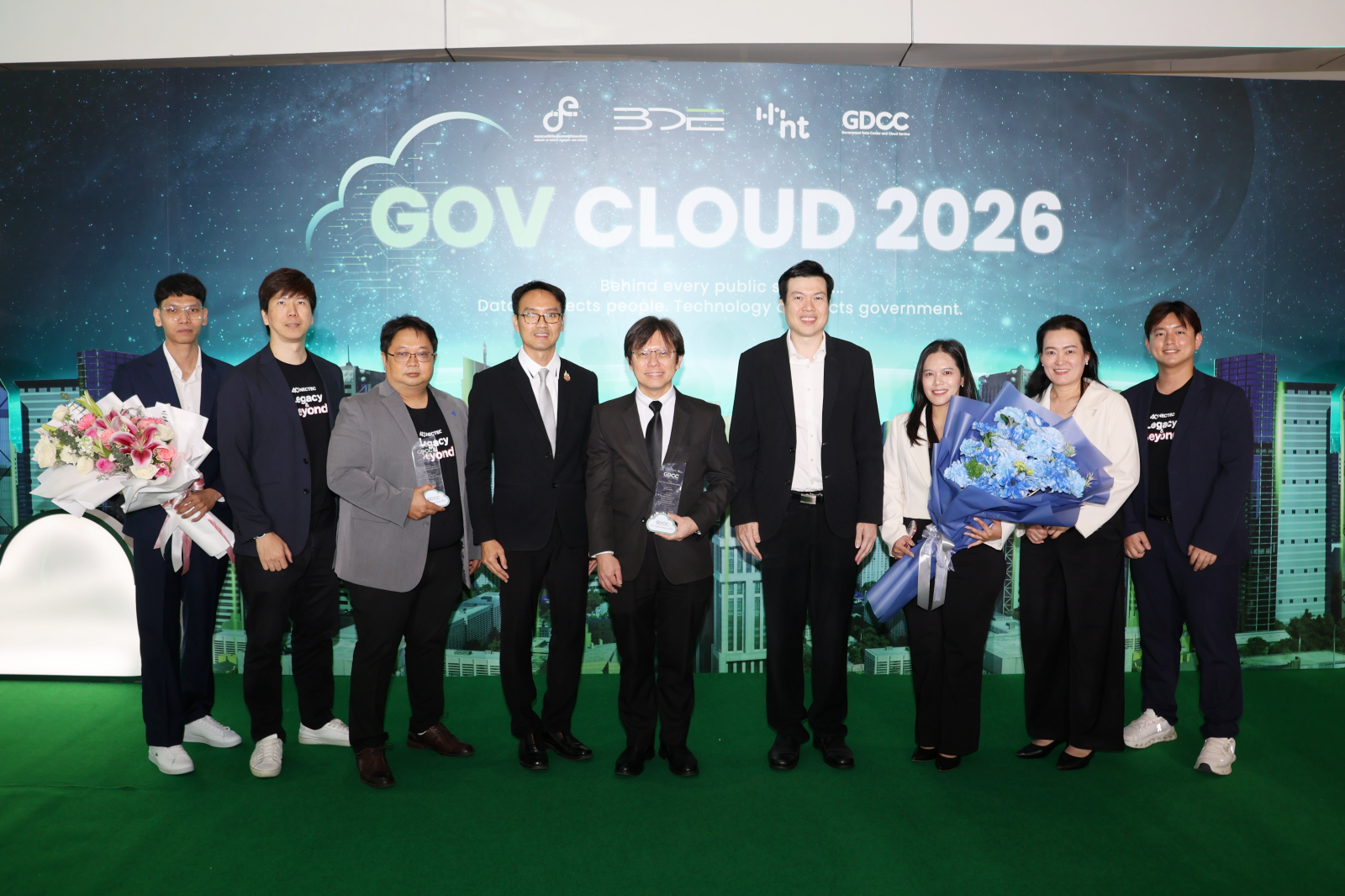 ภาพหมู่ทีมวิจัยที่ได้รับรางวัล