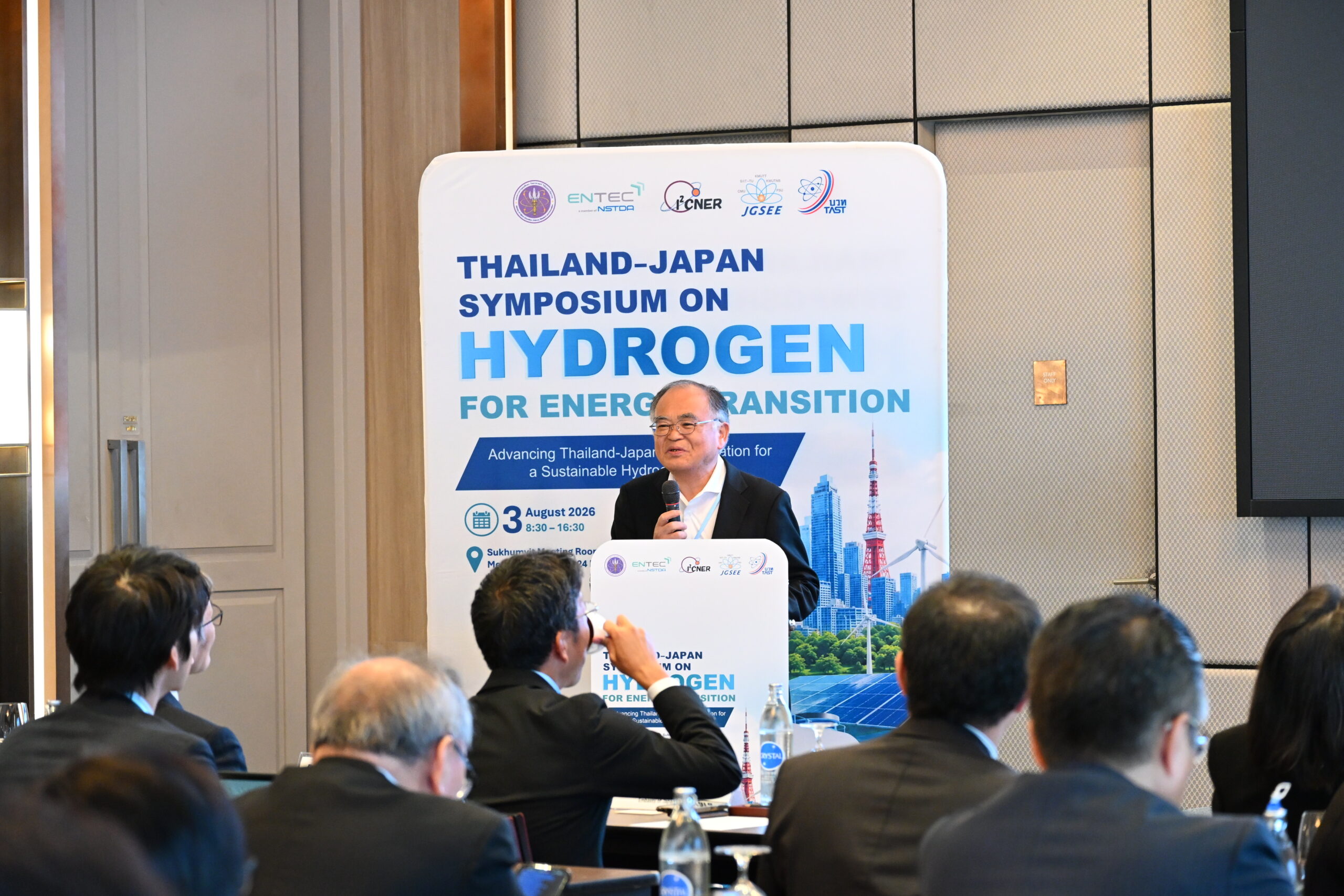 ภาพ Prof.Tatsumi Ishihara จาก Kyushu University กล่าวถึงทิศทางการพัฒนาเทคโนโลยีไฮโดรเจน