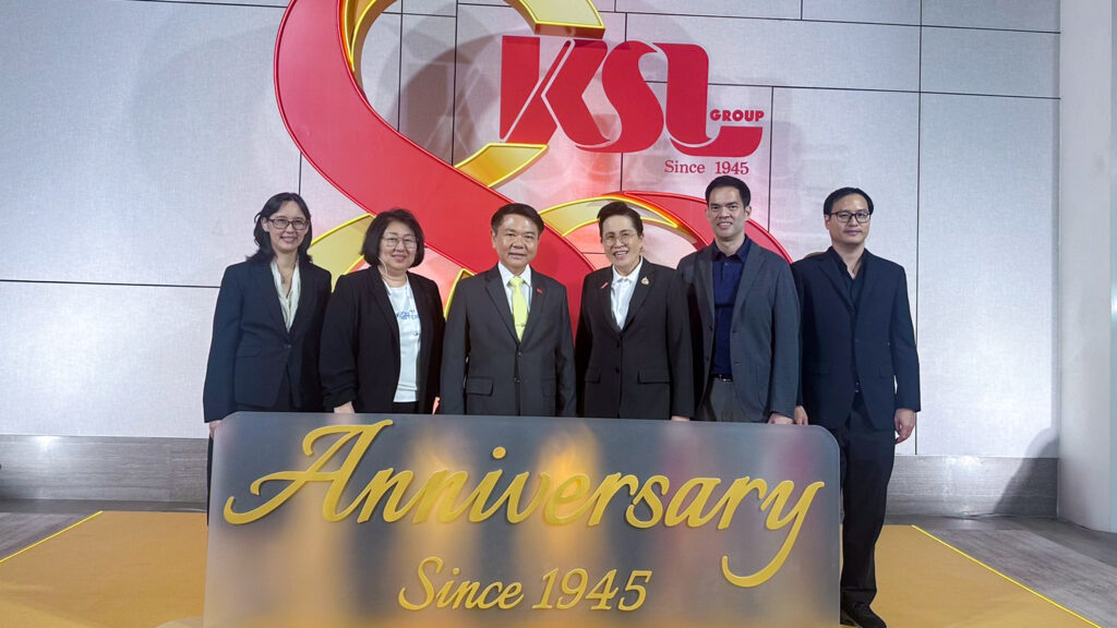 คณะผู้บริหารและนักวิจัย สวทช. ร่วมถ่ายภาพแสดงความยินดีในงานฉลองครบรอบ 80 ปี KSL Group