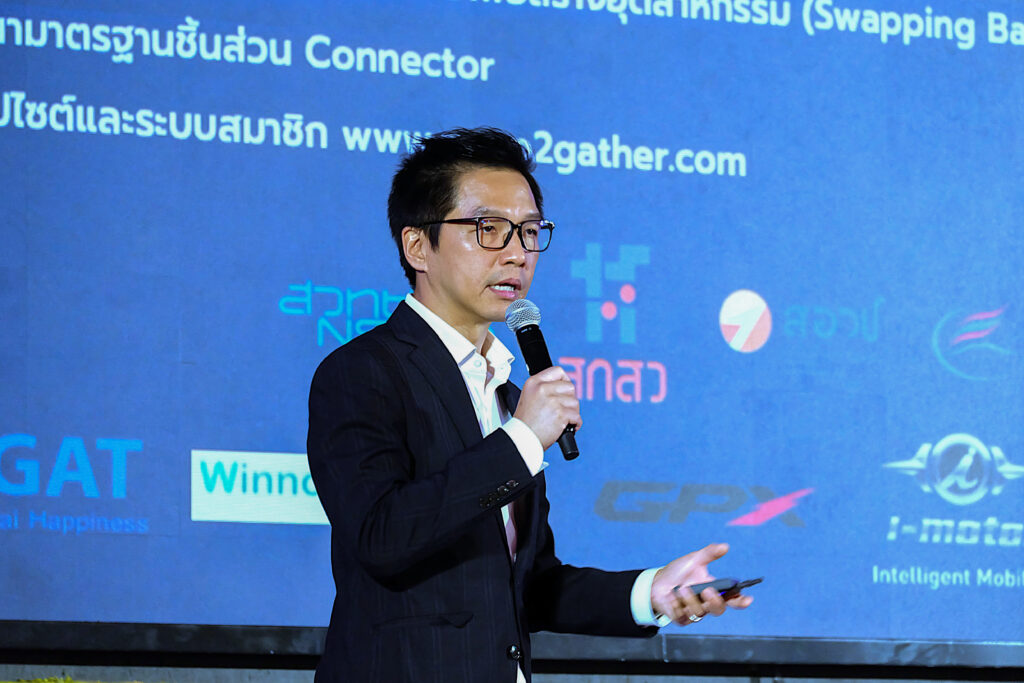 ดร.ศราวุธ เลิศพลังสันติ บรรยายการทดสอบและมาตรฐานยานยนต์บนเวที