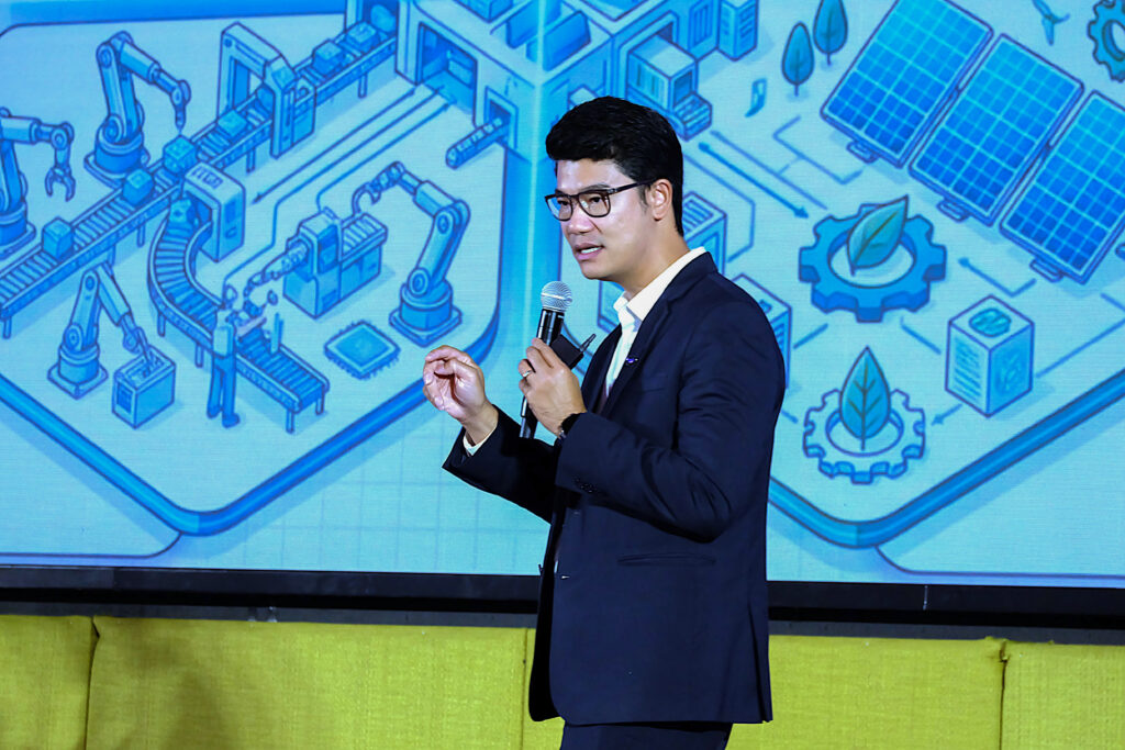 ดร.รวีภัทร์ ผุดผ่อง ผู้อำนวยการฝ่ายความร่วมมืออุตสาหกรรม EECi สวทช. นำเสนอแพลตฟอร์ม Digital AI