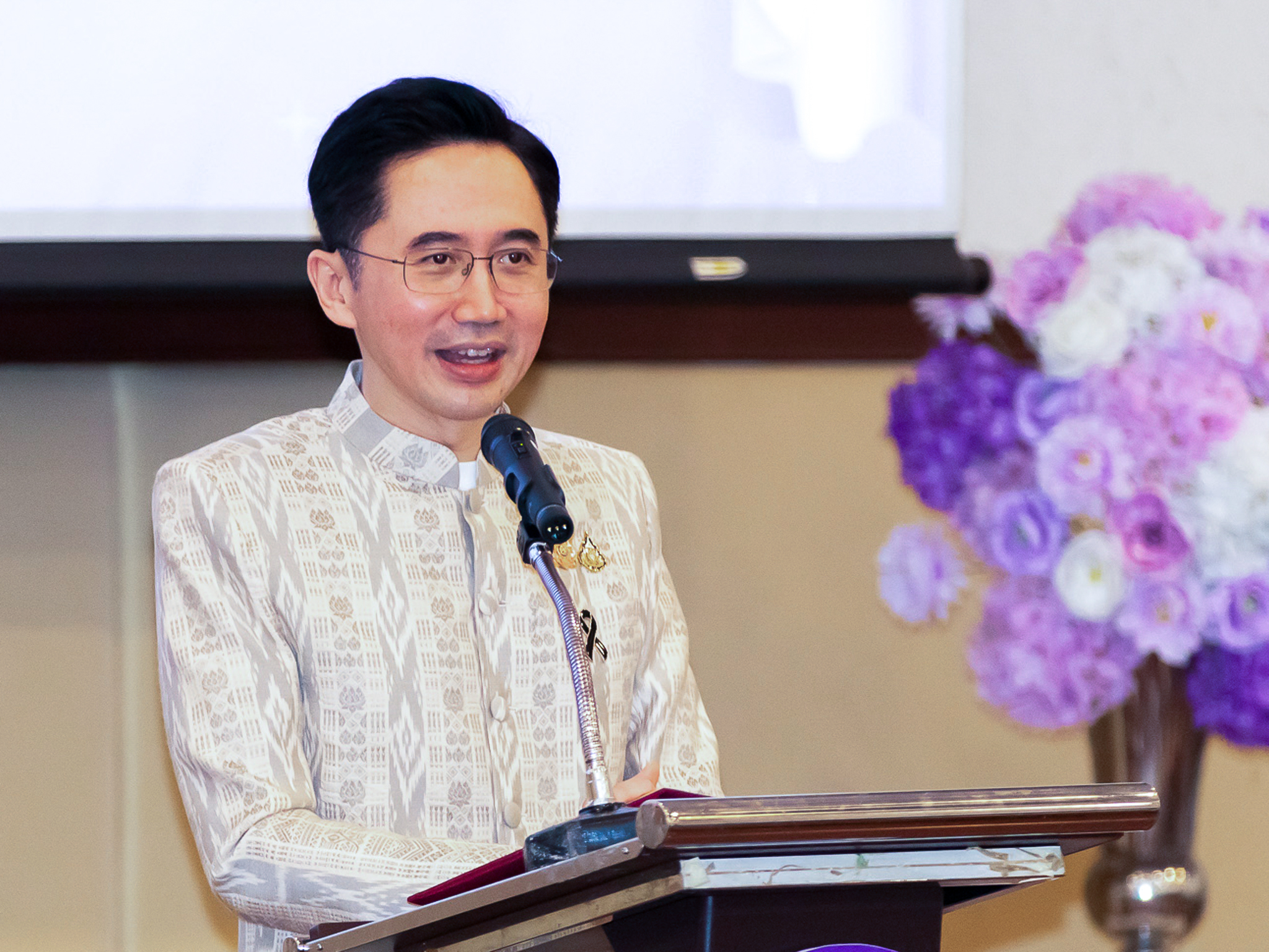 ภาพศาสตราจารย์ ดร. ยศชนัน วงศ์สวัสดิ์ รองนายกรัฐมนตรี