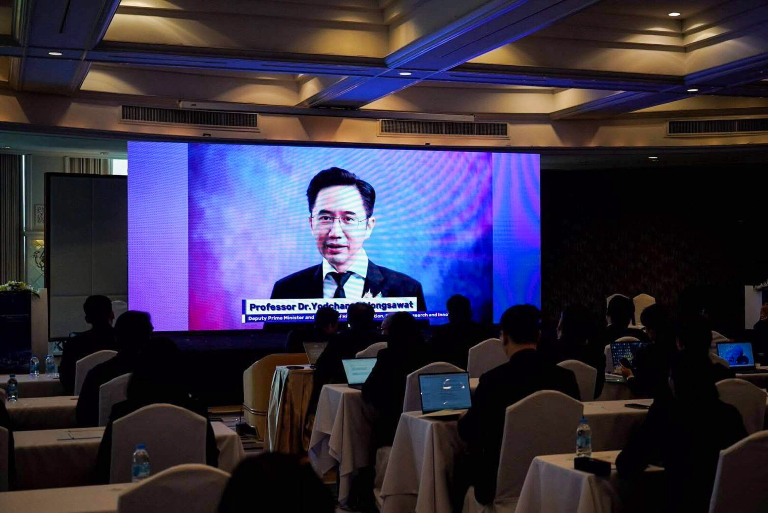 ศาสตราจารย์ ดร.ยศชนัน วงศ์สวัสดิ์ ปาฐกถาพิเศษบนจอเวทีงาน ASEAN Semiconductor Forum 2026