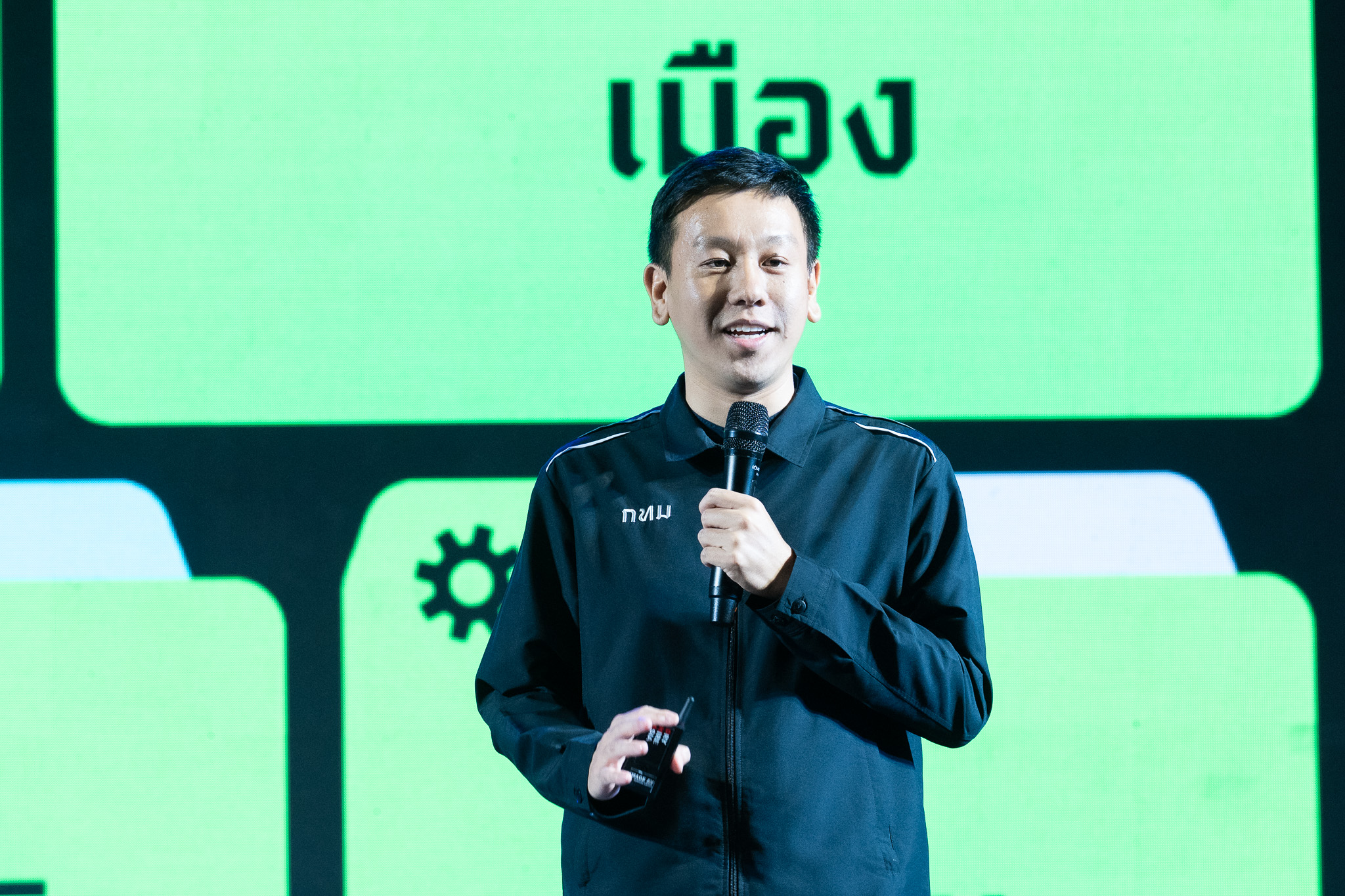 ภาพ “ศานนท์” รองผู้ว่าราชการกรุงเทพมหานคร บรรยายเรื่อง Smart Enough City ภายในงาน NECTEC-ACE 2026 โดยมีผู้บริหาร สวทช. ร่วมงาน