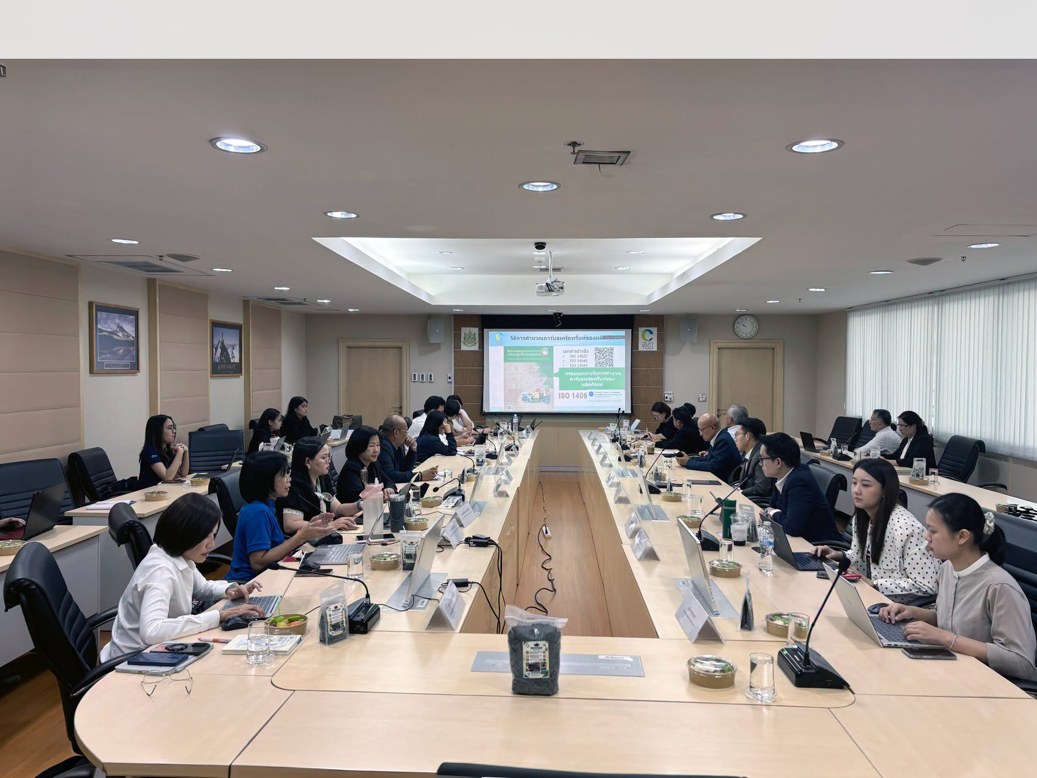ภาพ ผู้แทนเอ็มเทค สวทช. และ อบก. ร่วมประชุมจัดทำร่างข้อกำหนดเฉพาะสำหรับผลิตภัณฑ์ถ่านชีวภาพ