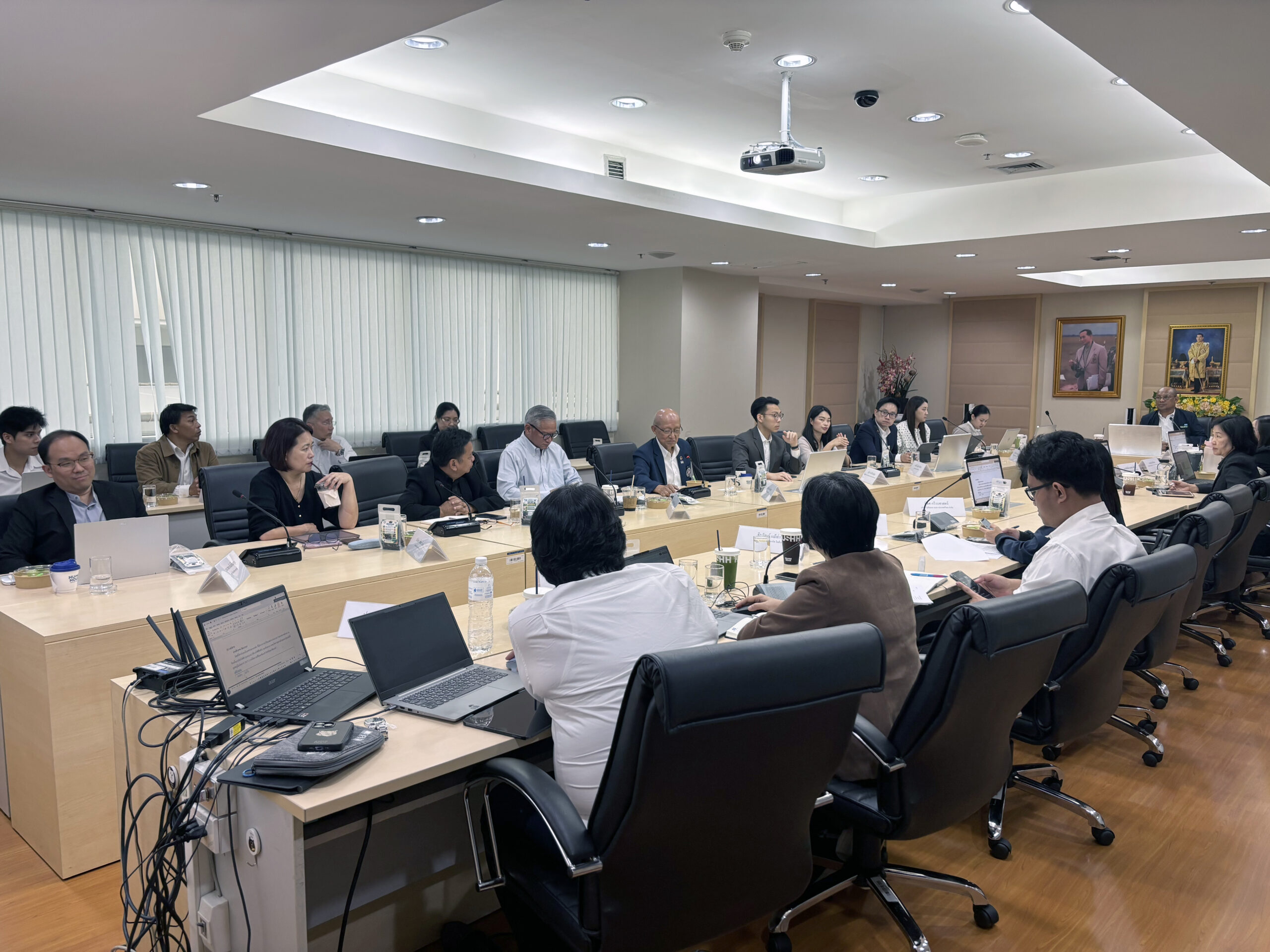 ภาพ คณะทำงานและผู้แทนจากหน่วยงานภาครัฐ ภาควิชาการ และภาคเอกชน ร่วมแลกเปลี่ยนความคิดเห็นเกี่ยวกับ PCR ถ่านชีวภาพ