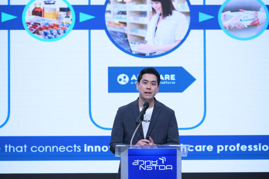 นายธีระ กนกกาญจนรัตน์ CEO บริษัท อรินแคร์ จำกัด บรรยายทิศทางการกระจายชุดตรวจโรคไตผ่านระบบ
