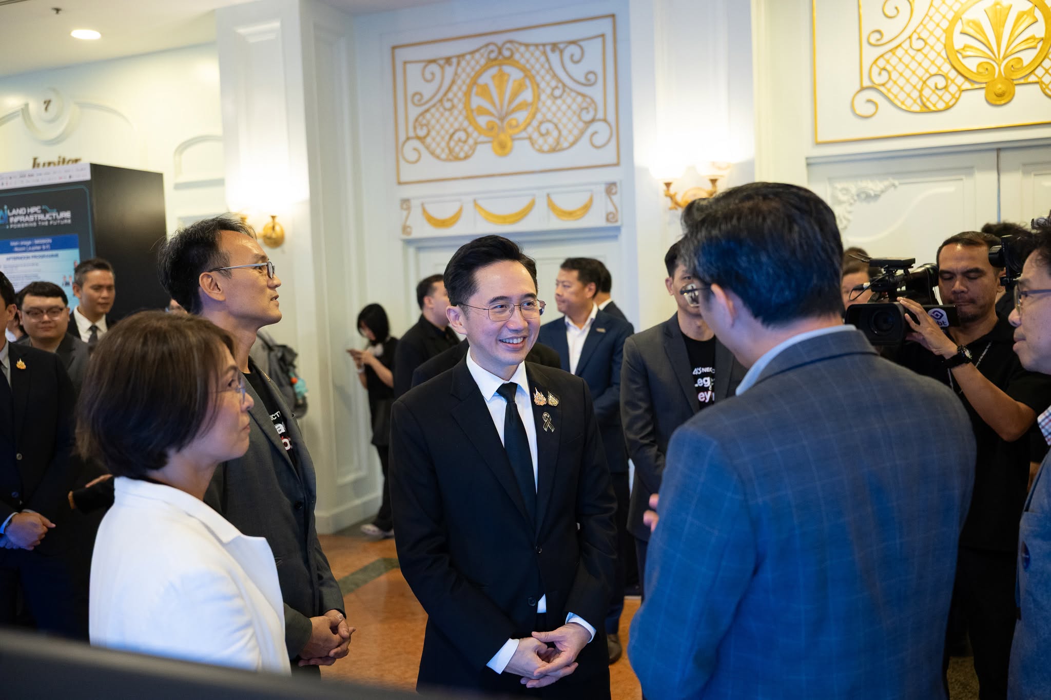 ภาพบรรยากาศการเยี่ยมชมบูธของทั้ง 2 กระทรวง