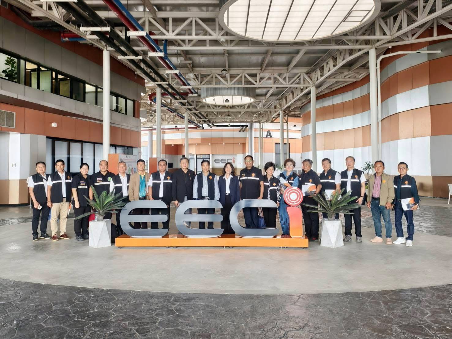 ภาพหมู่บรรยากาศการเยี่ยมชม EECi