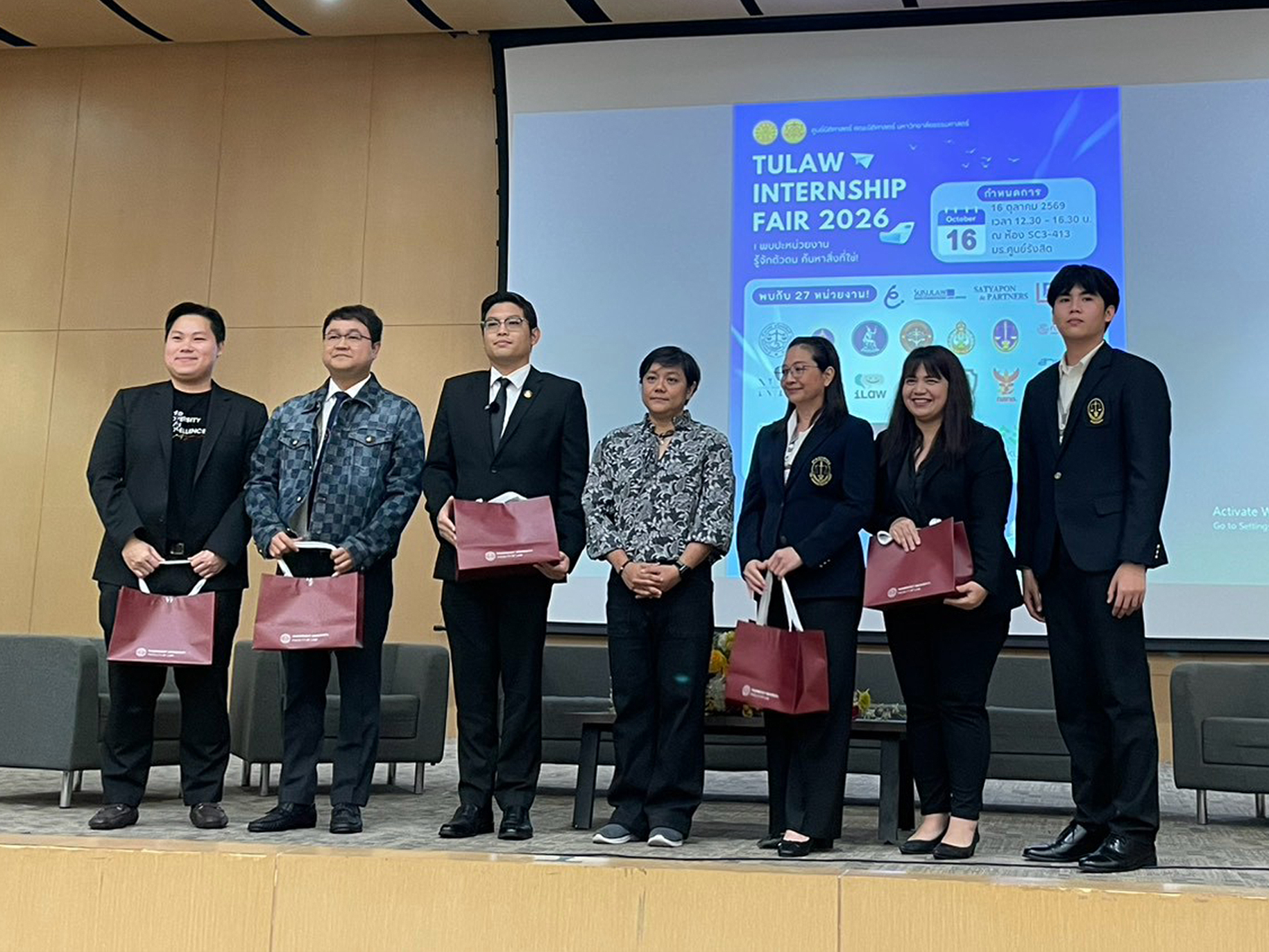 ภาพหมู่สวทช. ร่วมสนับสนุนก้าวแรกสู่สายงานกฎหมาย ในงาน TU Law Internship Fair 2026