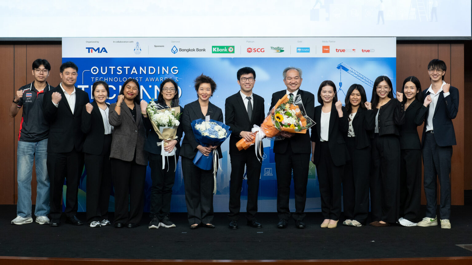 คณะผู้บริหารและทีมวิจัย สวทช. ร่วมแสดงความยินดีในงาน Outstanding Technologist Awards 2026