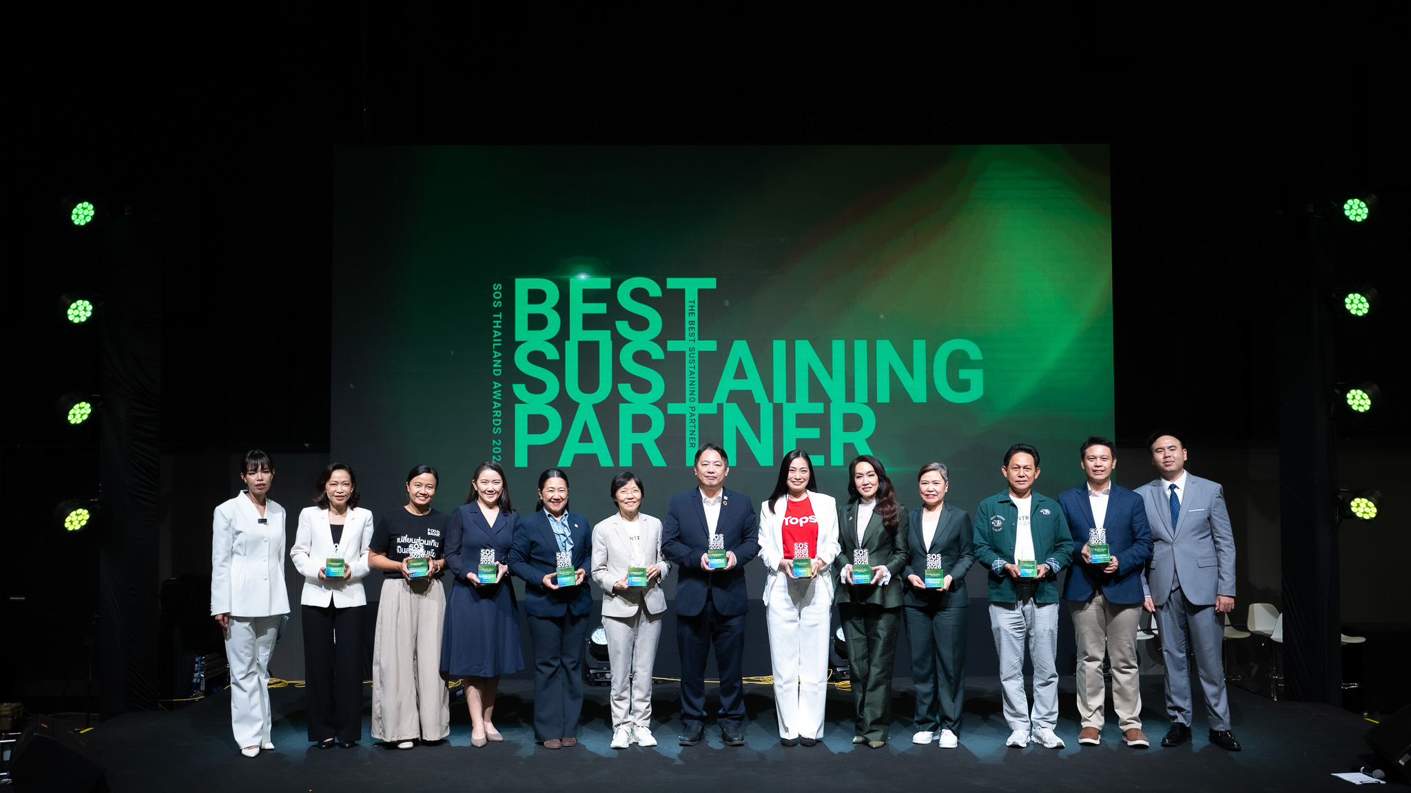 ภาพหมู่ สวทช. คว้ารางวัล The Best Sustaining Partner Award ในงาน SOS Thailand Awards 2026