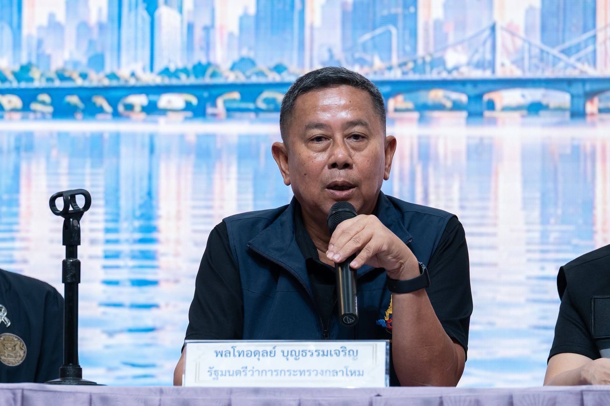 ภาพพลโท อดุลย์ ในฐานะผู้รับผิดชอบพื้นที่ กทม.