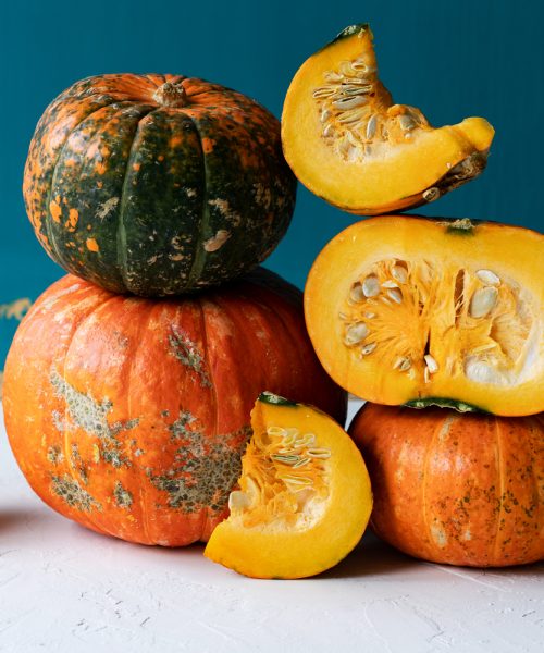 slices-of-pumpkins-and-whole-pumpkins