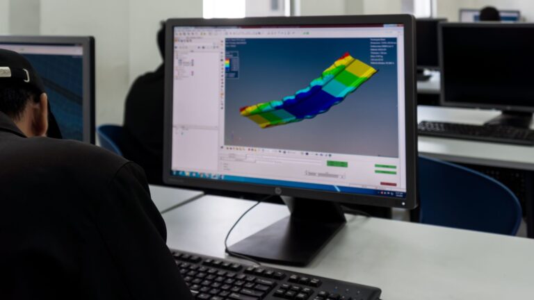 บริการวิเคราะห์และทดสอบความแข็งแรงโครงสร้างรถโดยสารด้วยการพลิกควํ่า