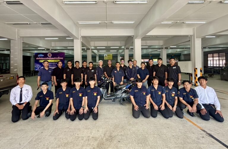 ทีมนักวิจัย สวทช. ลงพื้นที่ให้ความรู้การตรวจประเมินยานยนต์ไฟฟ้า (EV) รถไฮบริด และรถปลั๊กอินไฮบริด จากสถานการณ์น้ำท่วมพื้นที่ภาคใต้